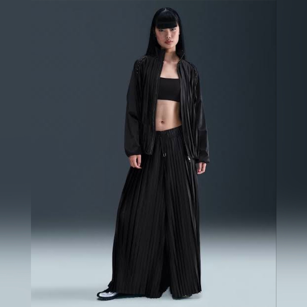 NWOT Nike Sportswear Collection: Women's Mid-Rise Pleated Track Pants